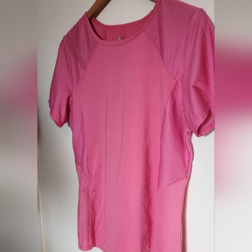 Tail Women's Short Sleeve Pink Workout Top - Picture 3 of 4